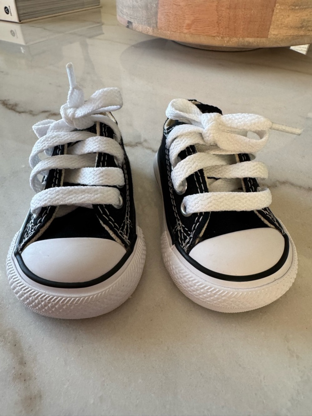 Converse Chuck Taylor All Star Toddler Size 2 Black Low Top Sneakers EUC w/ Box